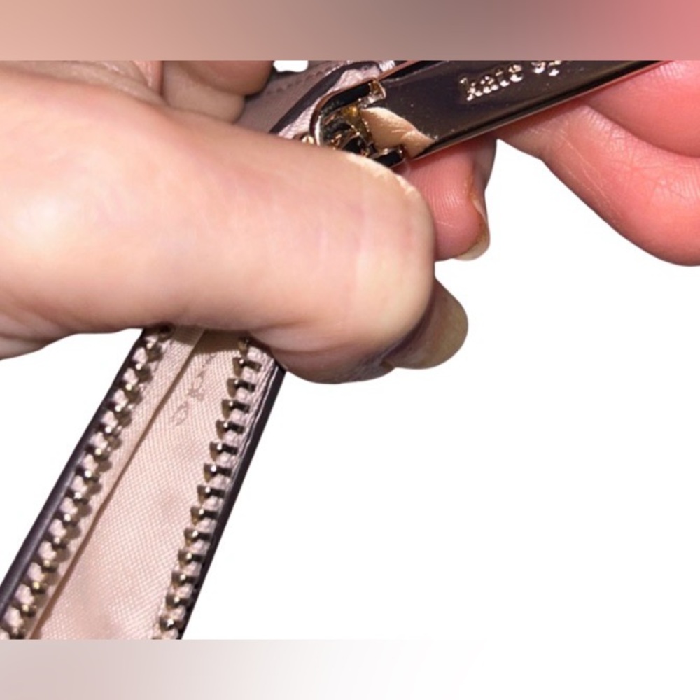 Kate Spade New York Cameron Street Sima clutch in a pink/blush Saffiano leather - Picture 6 of 9